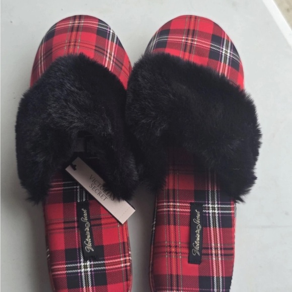 Victoria Secret Slippers Women Red/Black Plaid Fur Signature Mule Satin Sz M (8) - Picture 6 of 15
